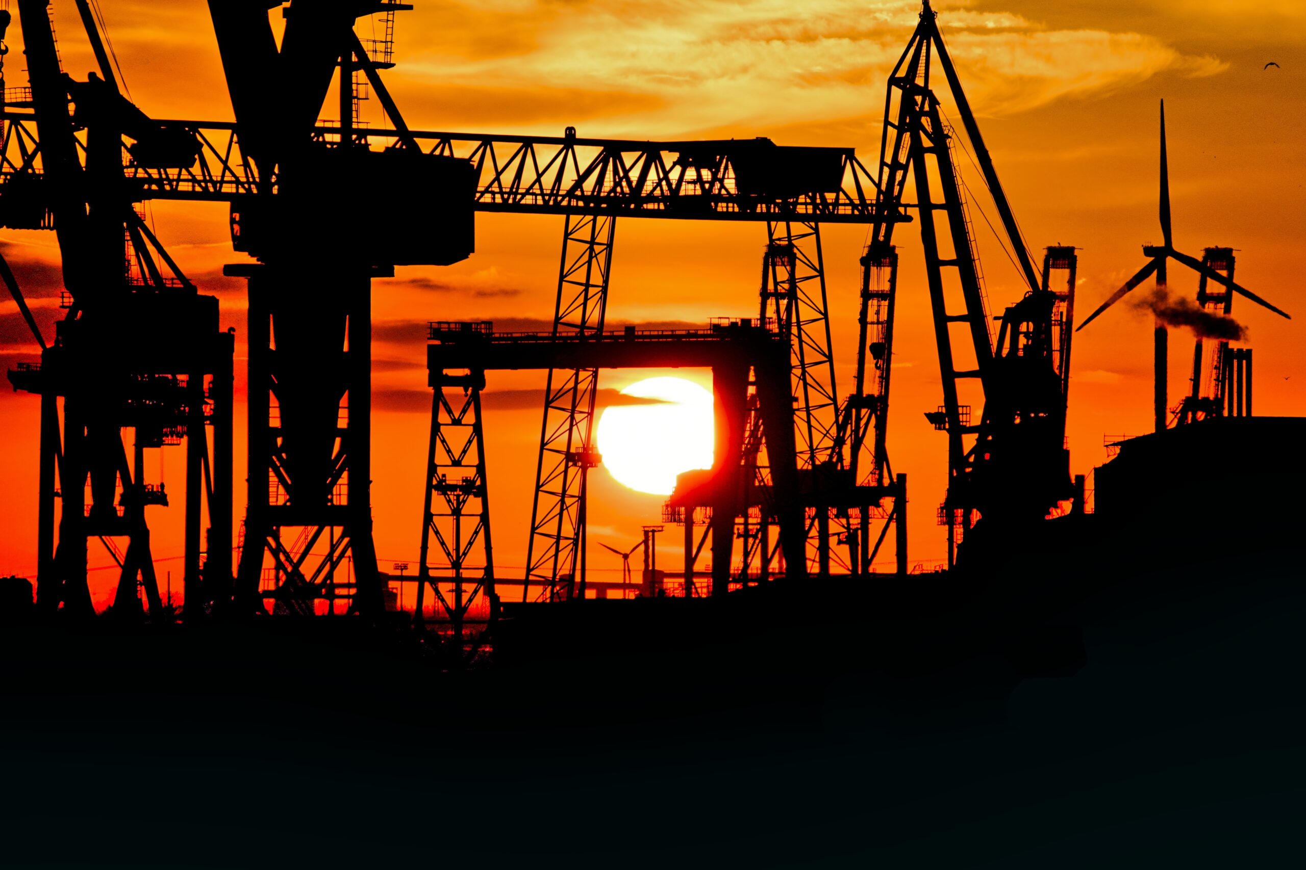 HKHH Hafen Kraene Sonnenuntergang 001 HDR Scaled